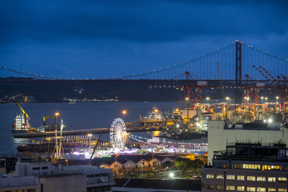 Portugal, Lisbon, Miradouro de Santa Catarina in the heights of the Bica district, view of the Tagus and the Ponte 25 de Abril