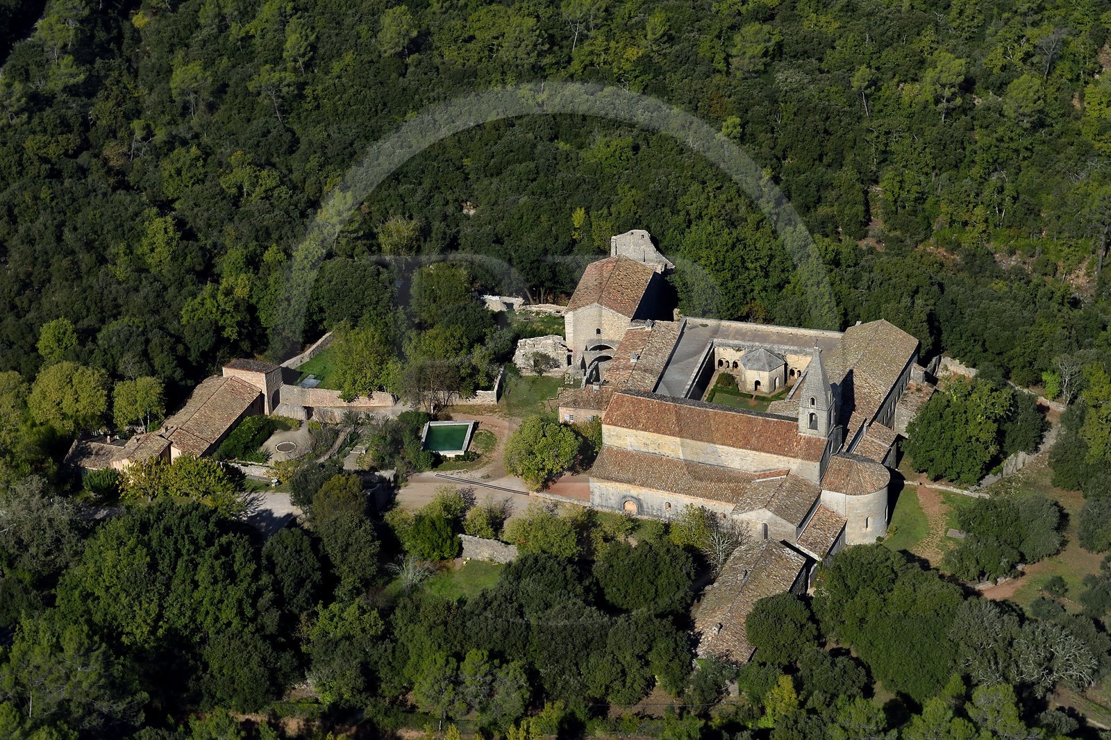 France, Var (83), Abbaye cistercienne du Thoronet (vue aérienne)