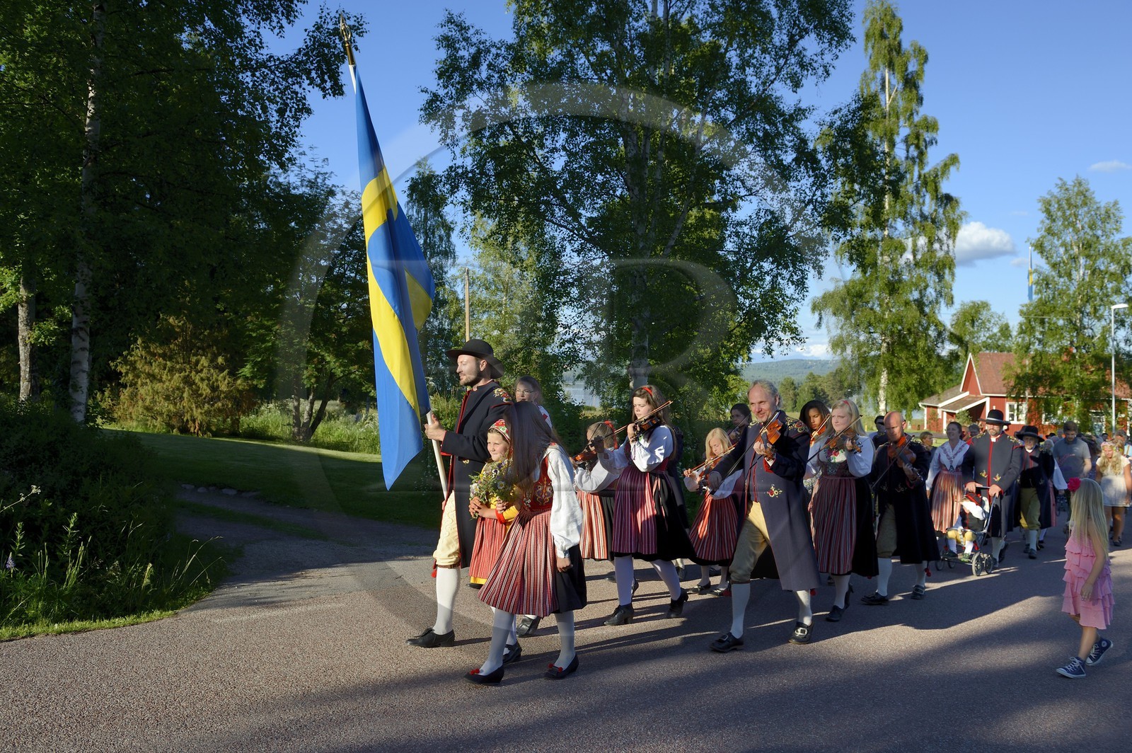 Sweden, Dalarna County, Leksand area, parade in traditional costume for the Midsummer celebrations in the tiny hamlet of Hjulbäck
