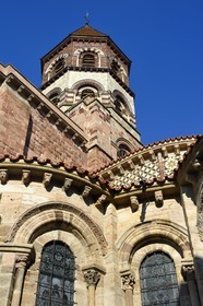 France, Haute Loire, Brioude, the Basilica of Saint-Julien de Brioude in Auvergne Romanesque style, the lantern tower and sculpted modillions on the radiant chapel