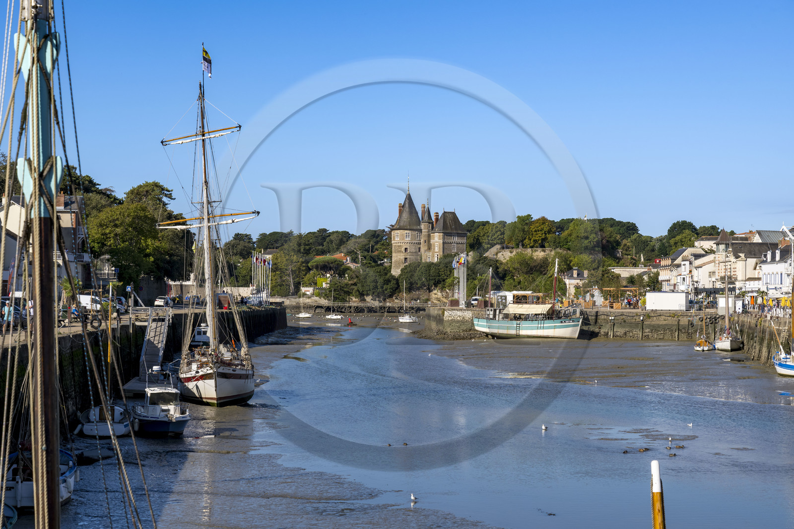 France, Loire Atlantique, Pornic, the port at low tide and the castle in the background