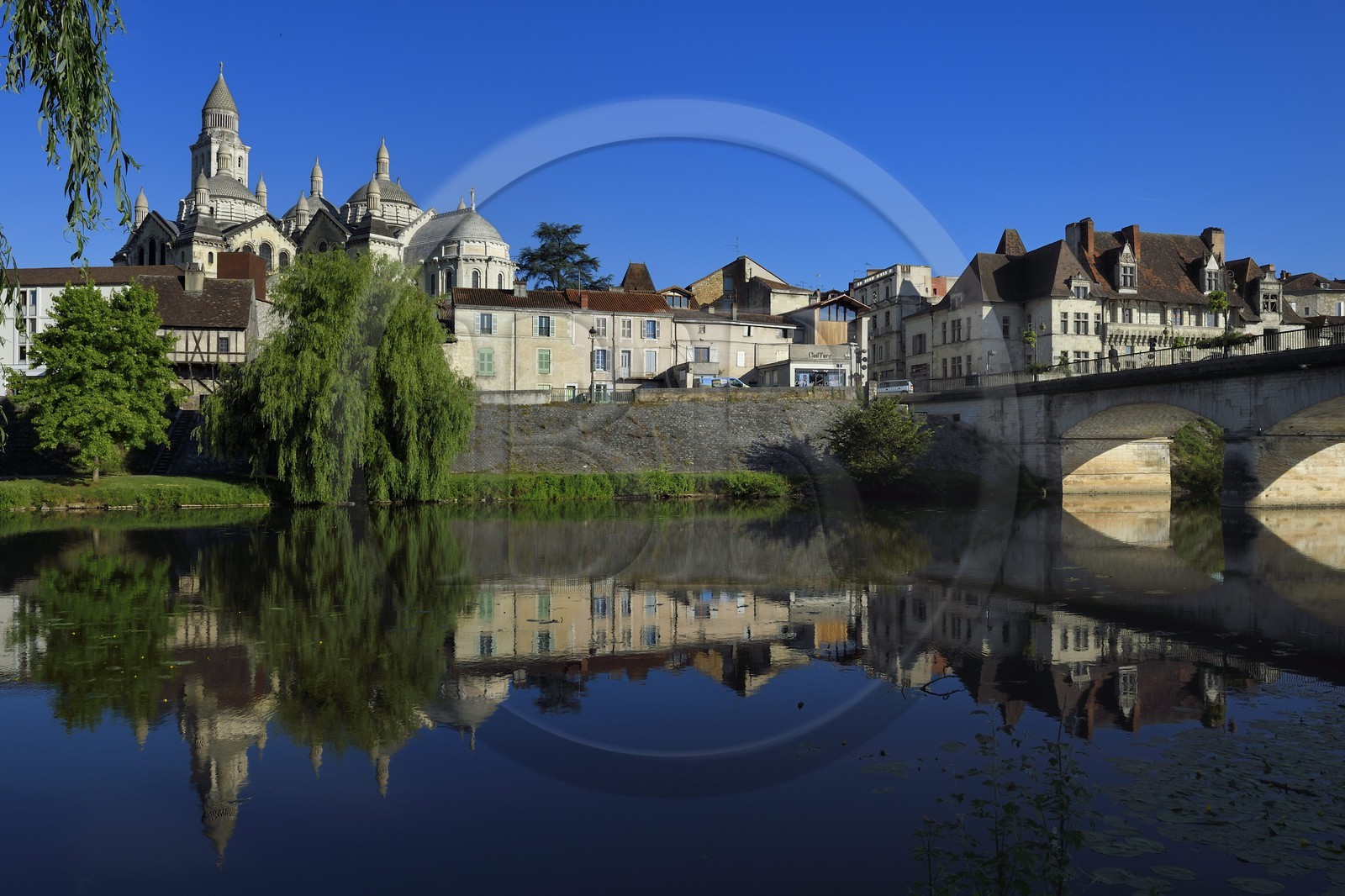 France, Dordogne, White Perigord, Perigueux, Saint Front Cathedral, stop on Route of Santiago de Compostela listed as World Heritage by UNESCO, the Barris Bridge and the house of the Consuls (Cayla house) of the 15th century (right) on the banks of the Isle river