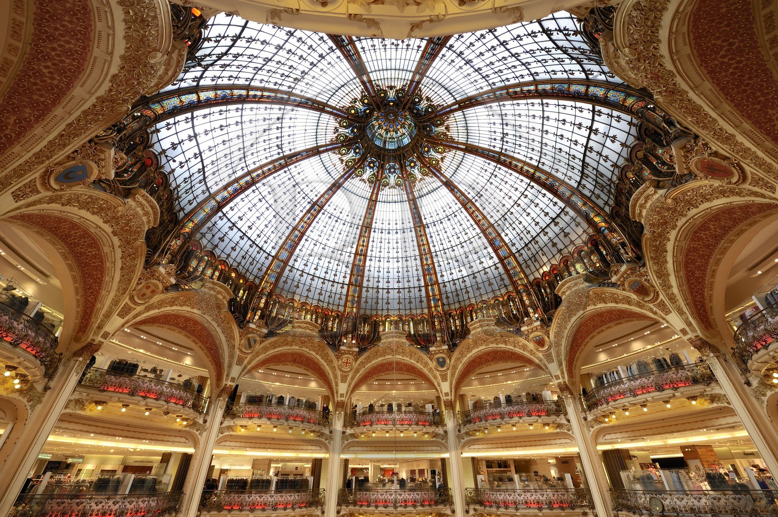 France, Paris (75), le grand magasin des Galeries Lafayette situé boulevard Haussmann, la verrière du dôme
