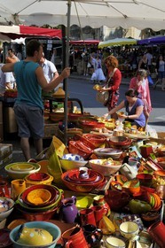 France, Bouches-du-Rhone, Aix-en-Provence, market on Place de l'Hotel de Ville, sale of pottery