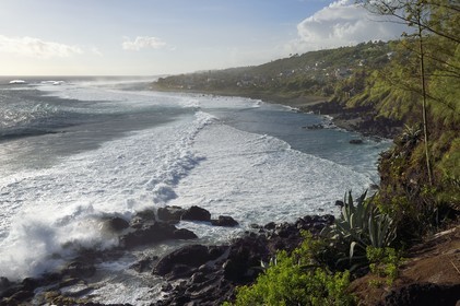 France, Ile de la Reunion, Petite-Ile sur la côte sud, plage et rochers de Grand-Bois