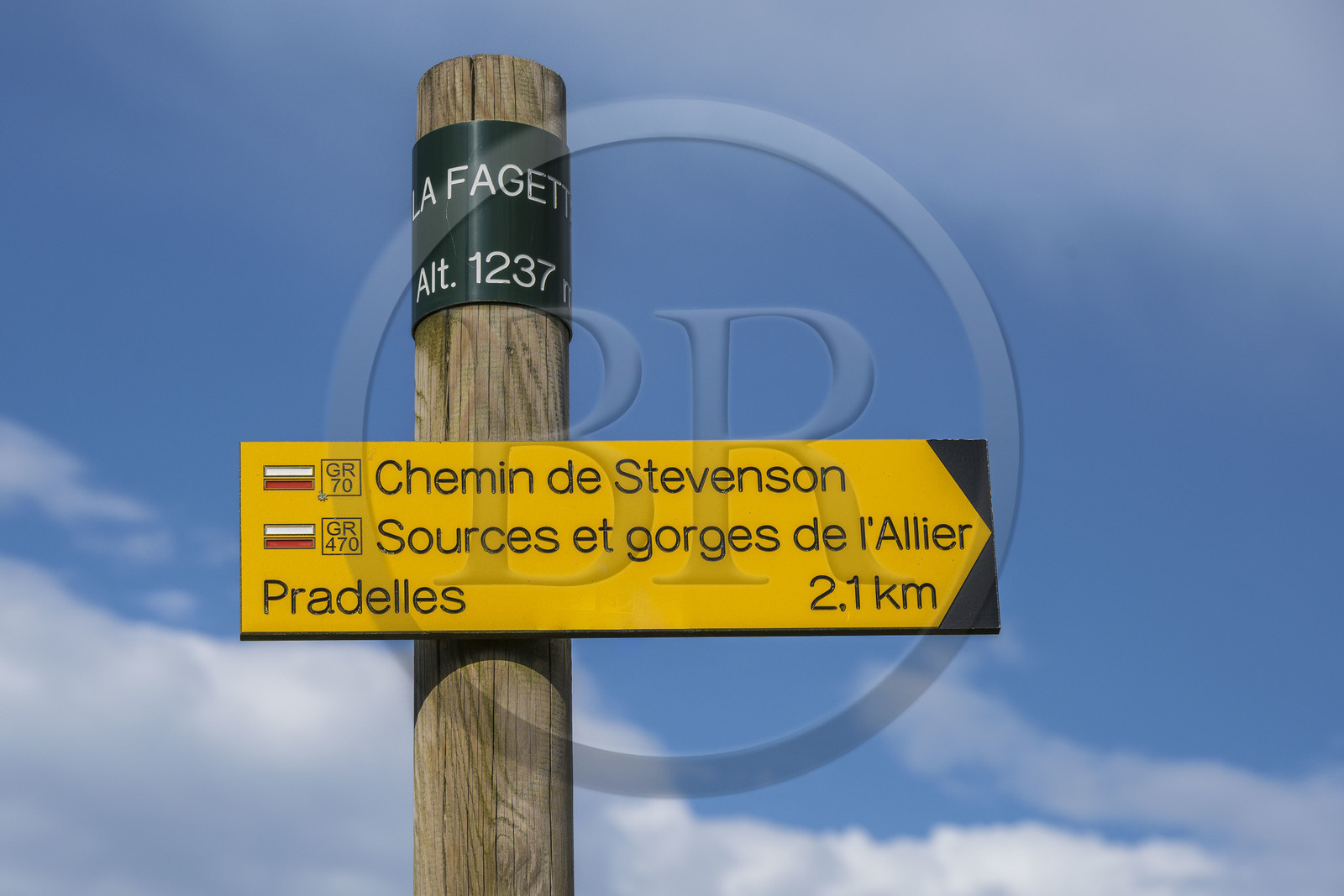 France, Haute-Loire (43), Pradelles, panneau signaletique du chemin de Stevenson (GR 70)