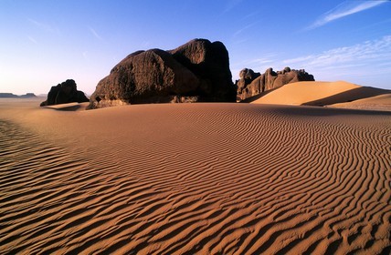 Tunisie, sud tunisien, la vaste étendue du Chott El-Djerid est ponctuée de Sebkha