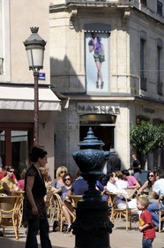 France, Gard (30), Nimes, fontaine  sur la place aux Herbes