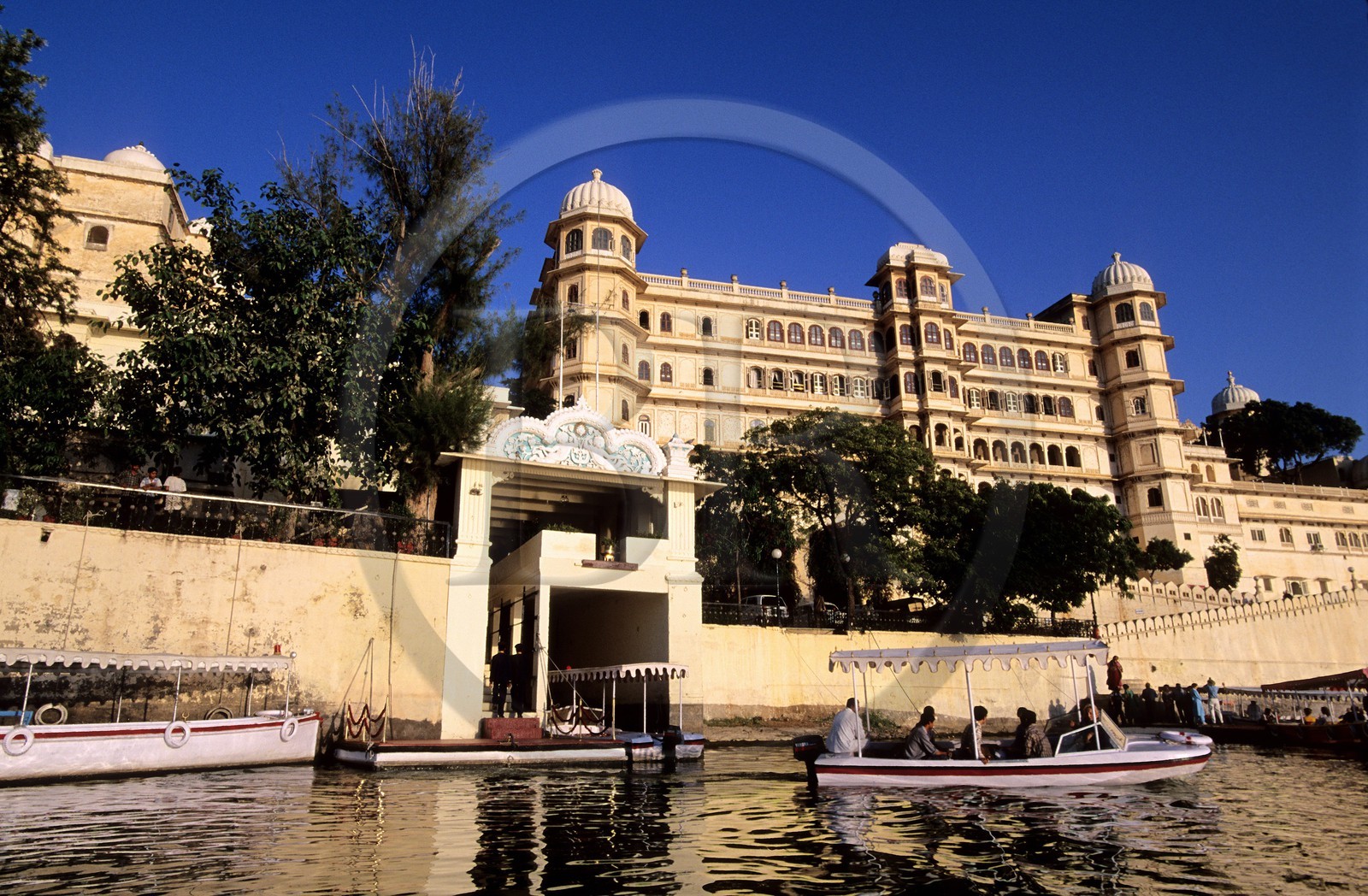 Inde, état du Rajasthan, Udaipur, l'hôtel Fateh Prakash Palace à l'intérieur du City Palace et surplombant le lac Pichola