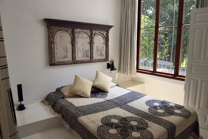 Sri Lanka, province de l'ouest, district de Colombo, Colombo, Lunuganga Estate, maison de l'architecte Geoffrey Bawa, chambre a coucher