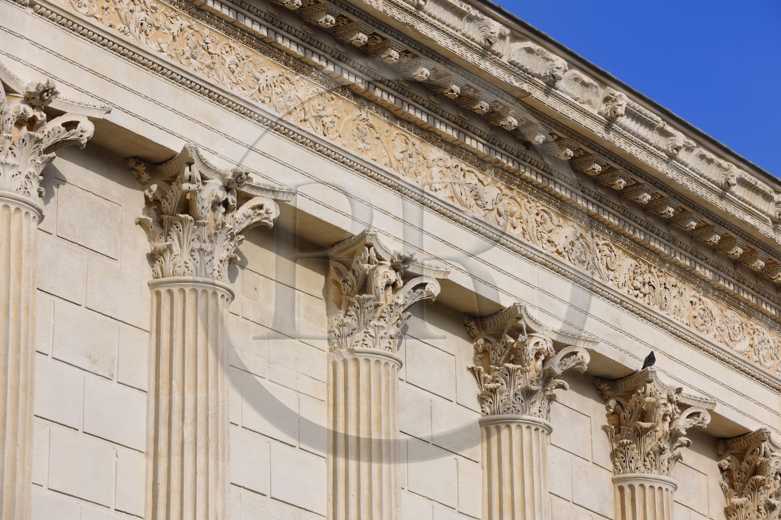 France, Gard (30), Nimes, la Maison Carrée, ancien temple romain du Ier siècle avant JC, Musée d'Art Contemporain