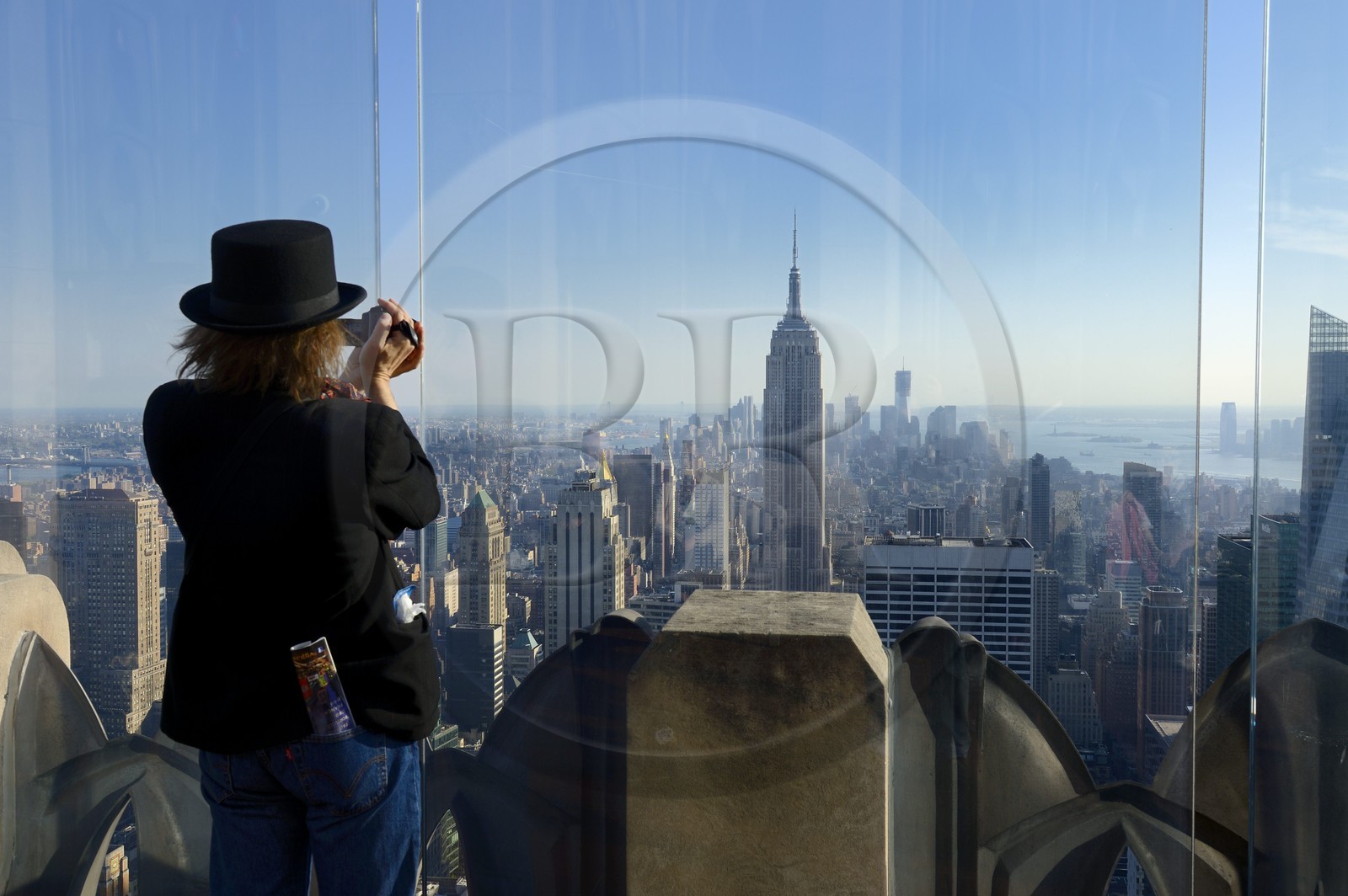 Etats-Unis, New York, Manhattan, Midtown, Rockefeller Center, vue sur l'Empire State Building depuis le Top of the Rock
