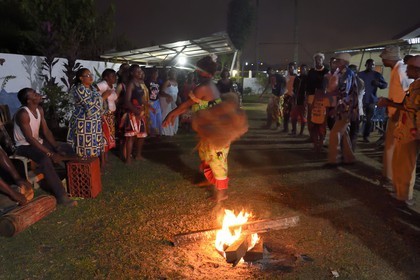 Gabon, Libreville, danses traditionnelles à l'occasion d'un mariage