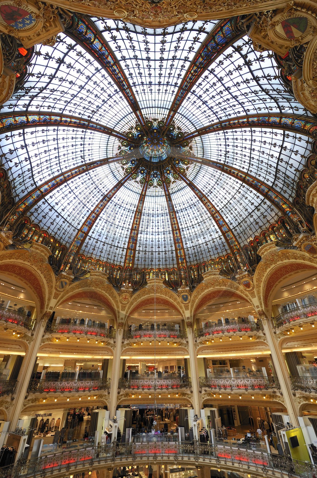 France, Paris (75), le grand magasin des Galeries Lafayette situé boulevard Haussmann, la verrière du dôme