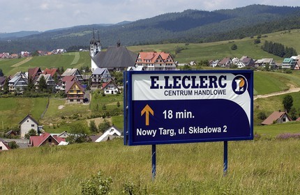 Pologne, Petite Pologne, panneau publicitaire pour les hypermarchés Leclerc