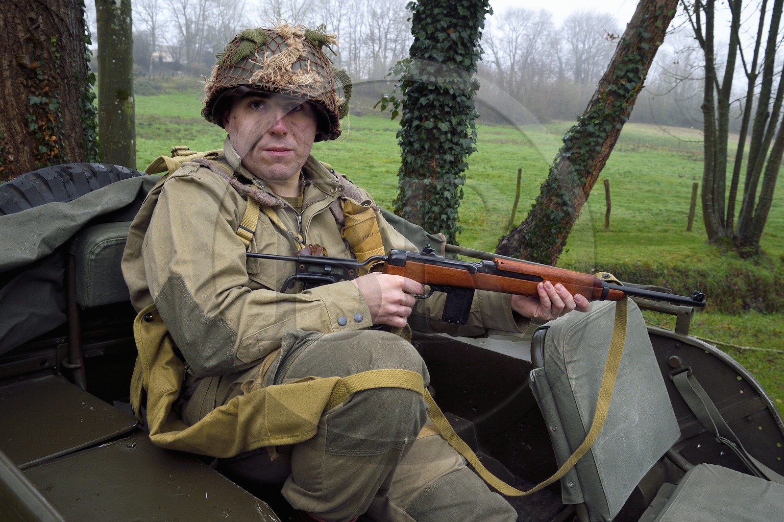 France, Eure (27), Sainte-Colombe-prés-Vernon, Allied Reconstitution Group (association de reconstitution historique de la 2éme Guerre Mondiale américain et Maquis), le reconstitueur Samuel Lebas en uniforme de la 101e division aéroportée US