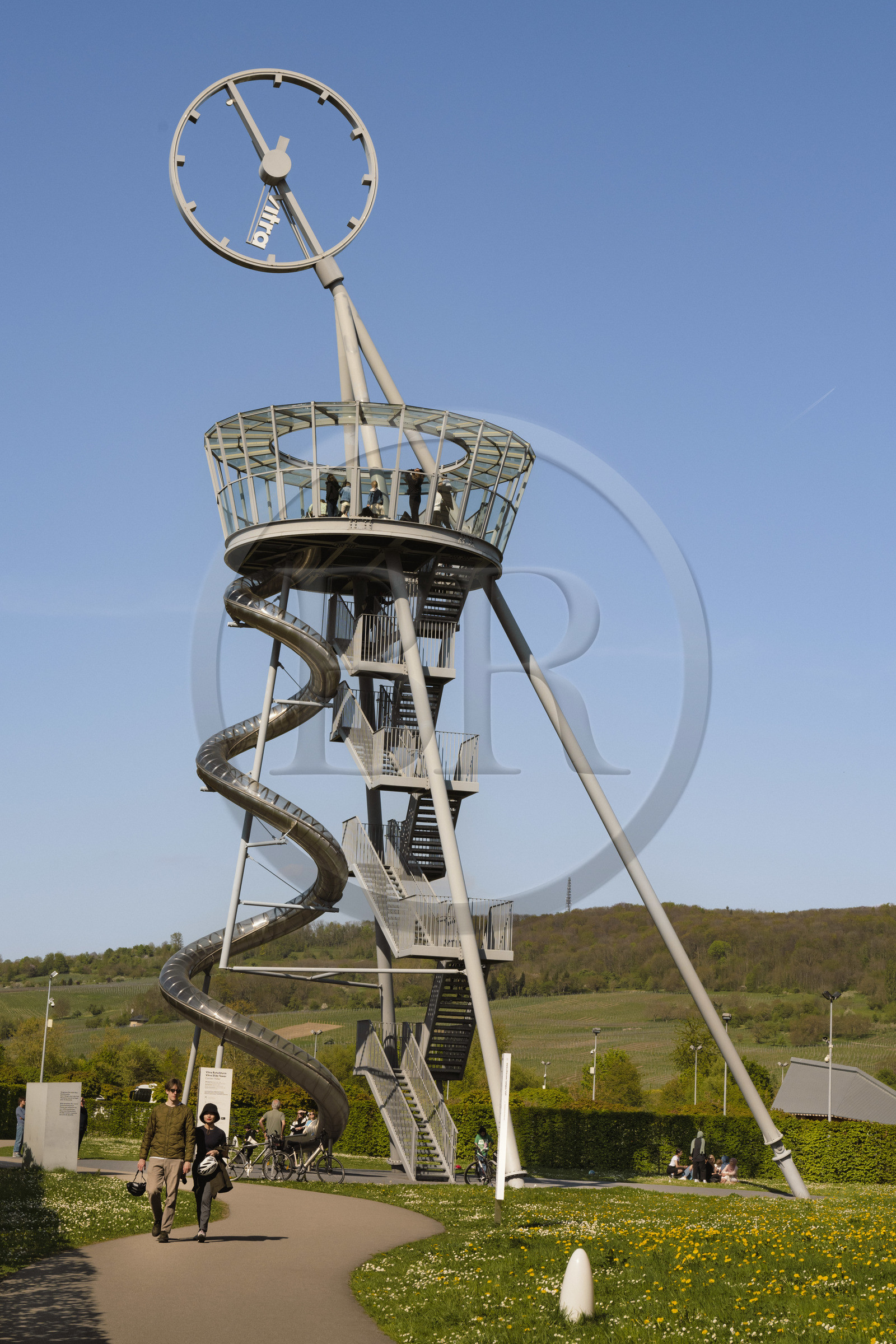 Allemagne, Bade-Wurtemberg, Weil am Rhein près de Bâle, le Vitra Campus, la Tour-Toboggan (2014) de l’artiste allemand Carsten Holler est à la fois une tour panoramique, un toboggan et une œuvre d’art