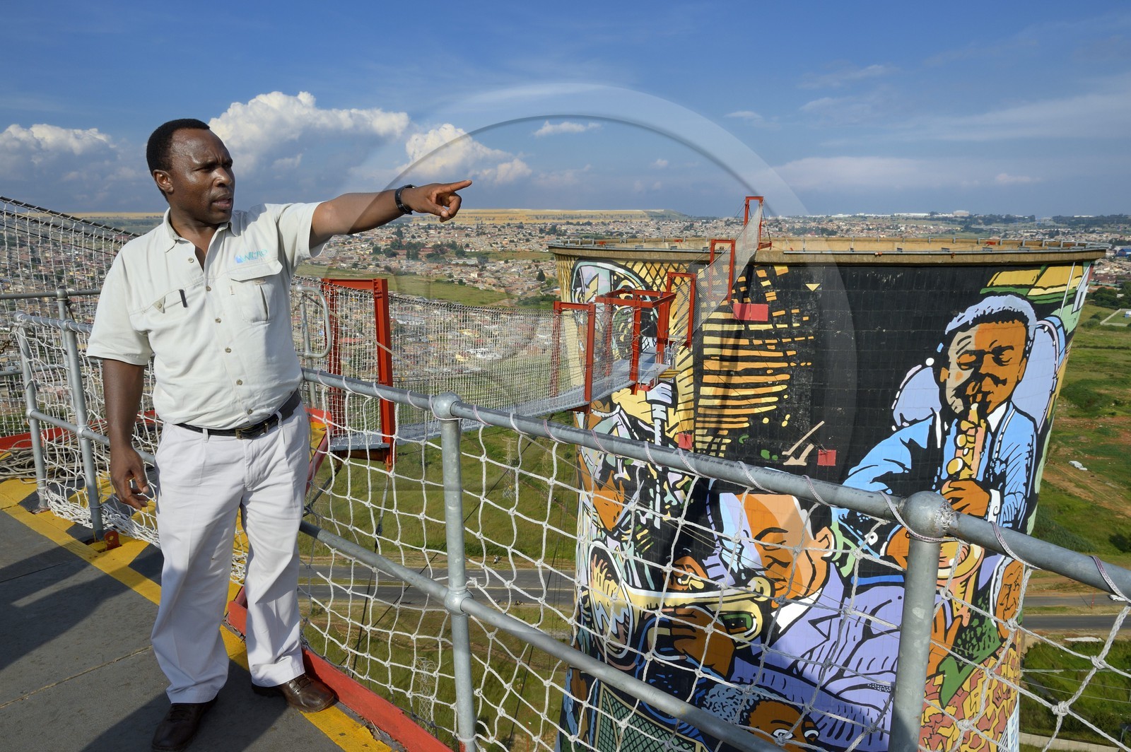 Afrique du Sud, province de Gauteng, Johannesburg, Orlando Towers qui dominent le quartier d'Orlando du township de Soweto, une des deux tours de refroidissement de la centrale d'Orlando