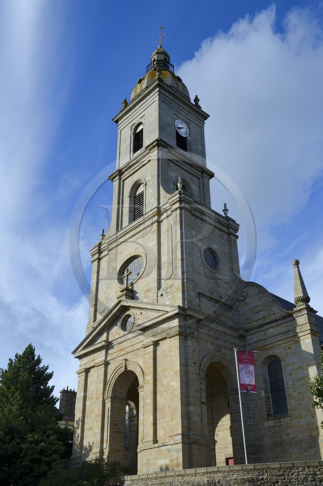 France, Morbihan, Gulf of Morbihan (Golfe du Morbihan), Vannes, Saint Patern Church seen from rue Saint Nicolas