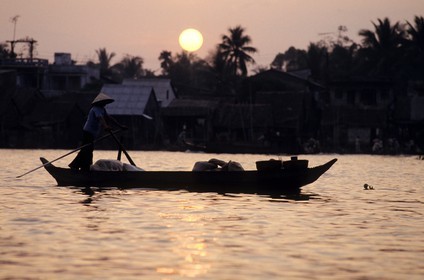 Vietnam, delta du Mékong, pirogue à Can Tho