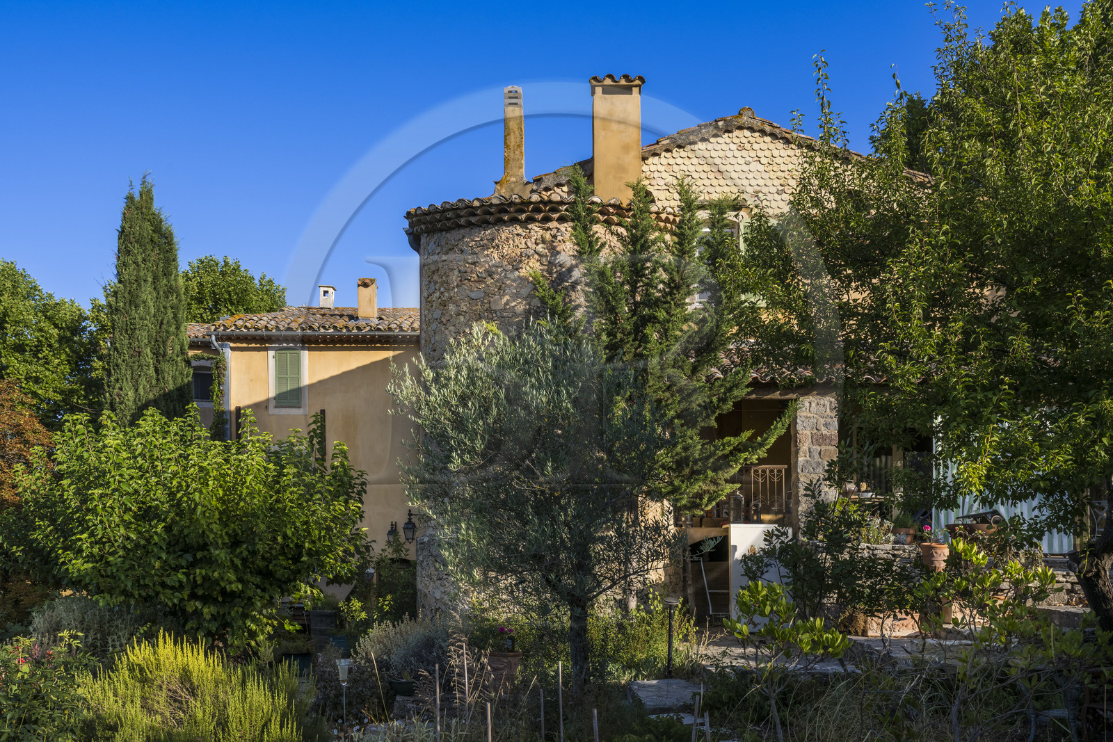 France, Var (83), Provence Verte, Bras, vers Saint-Maximin-la-Sainte-Baume, la maison d'hotes Le Peyrourier - une campagne en Provence