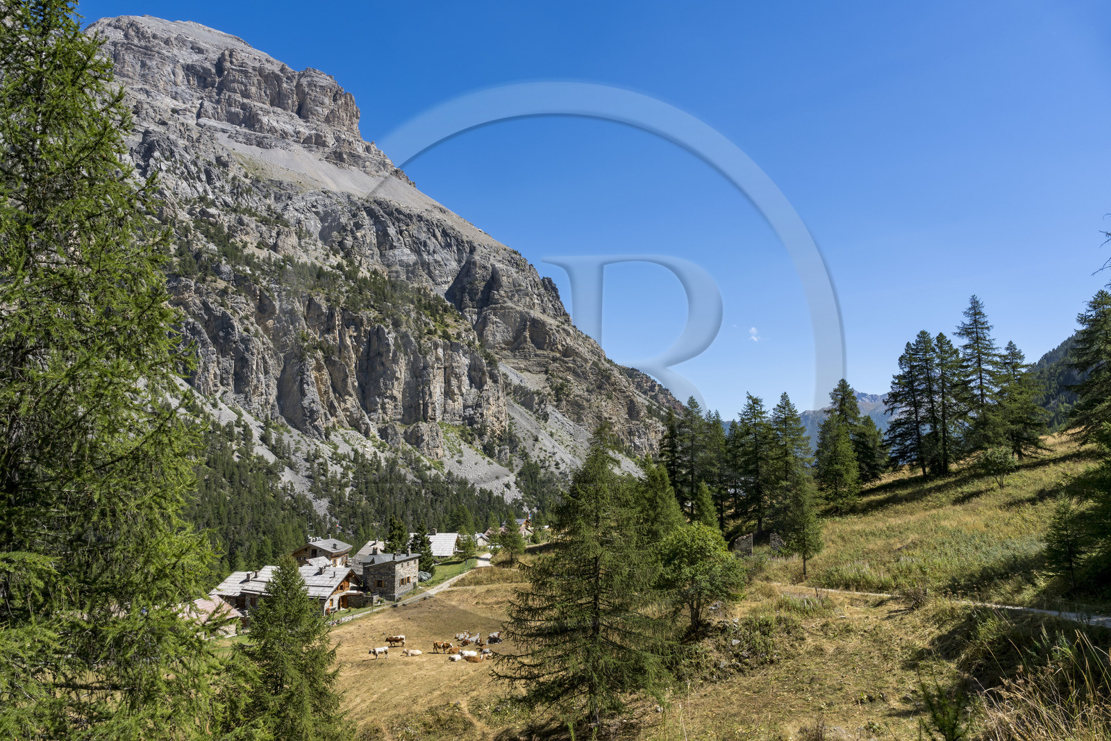 France, Hautes Alpes (05), Névache, la Vallée Étroite à la frontière italienne, hameau les Granges