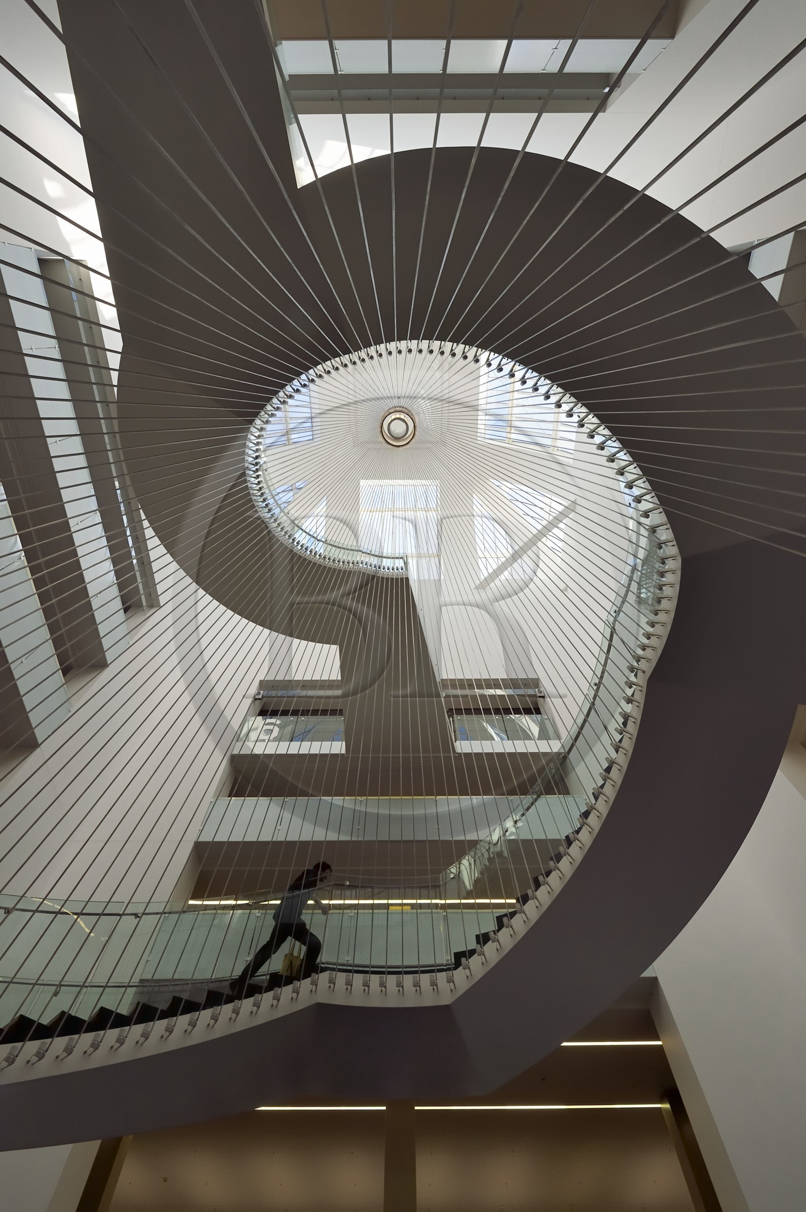 France, Bas-Rhin (67), Strasbourg, Neustadt quartier allemand classé au Patrimoine Mondial de l'UNESCO, place de la Liberté, bibliothèque nationale et universitaire (BNU), escalier monumental par architecte ANMA-Agence Nicolas Michelin et associés