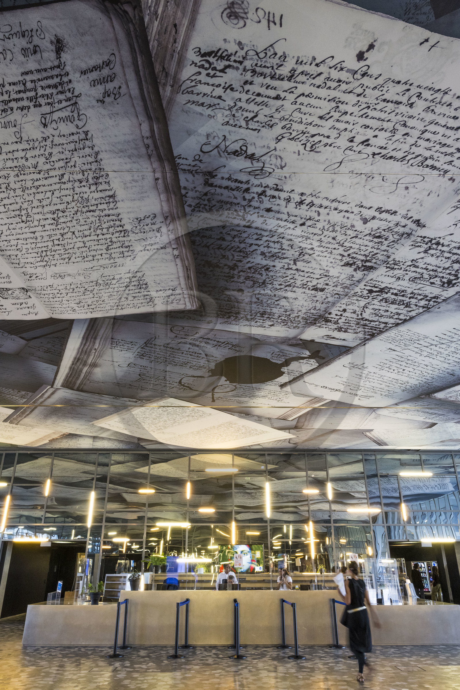 France, Hérault (34), Montpellier,  quartier de Port Marianne, l'Hotel de Ville conçu par les architectes Jean Nouvel et François Fontès, le hall d'accueil