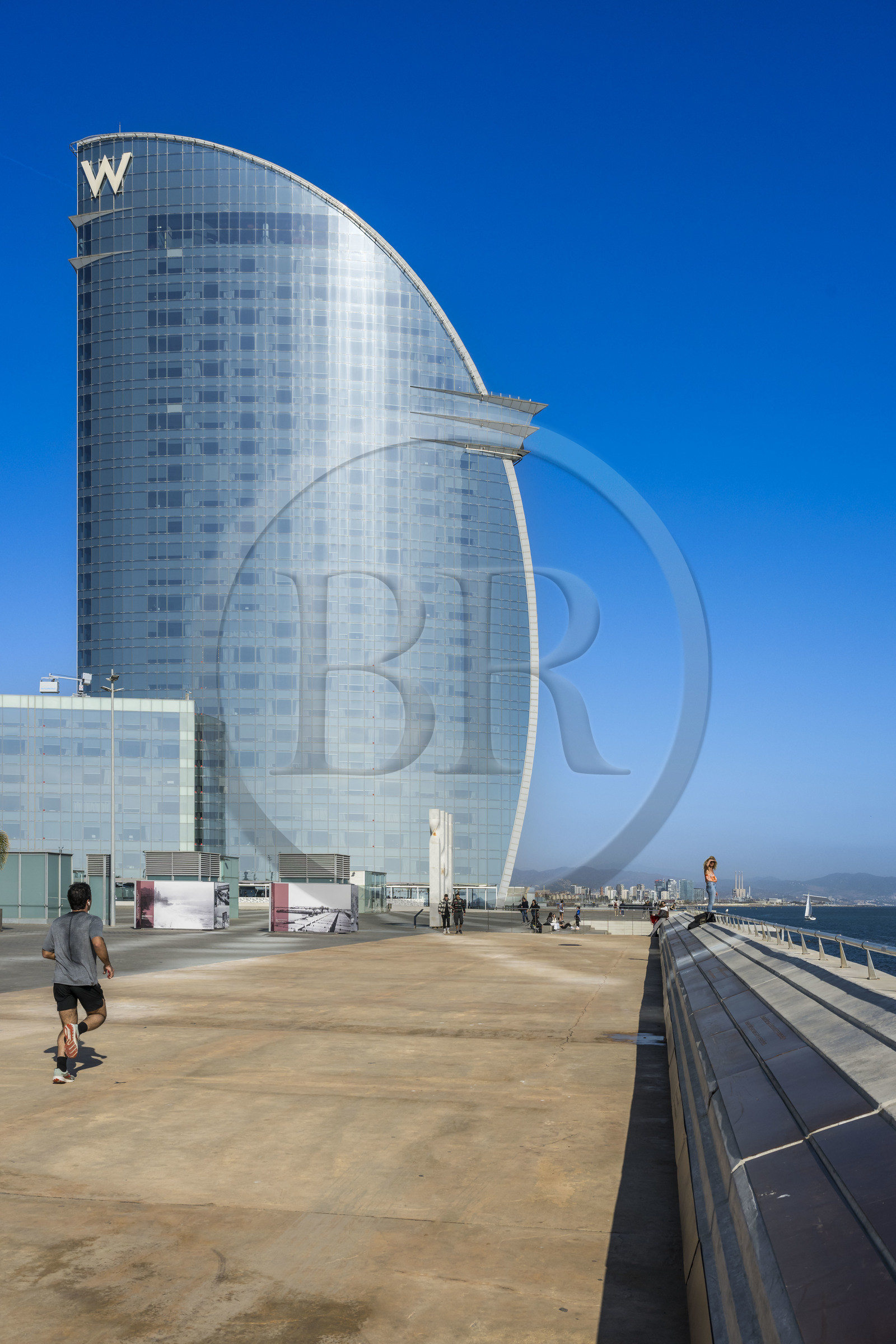 Espagne, Catalogne, Barcelone, La Barceloneta, Port Vell, l'Hotel W Barcelona de l'architecte Ricardo Bofill sur le front de mer