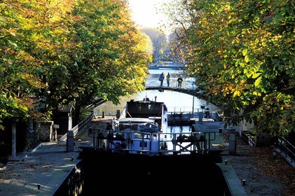 France, Paris, Saint Martin canal, lock at the Lancry bridge