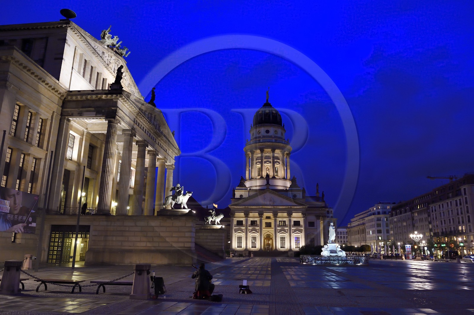 Germany, Berlin, Mitte district, Gendarmenmarkt, the Schauspielhaus theater (Konzerthaus) left and French church right