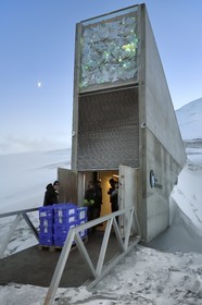 Norvège, Svalbard, Spitzberg, Longyearbyen, la Réserve mondiale de semences du Svalbard (banque de graines du Global Seed Vault) permet une sauvegarde de sécurité pour les collections existantes de banques de gènes, livraison des semences par NordGen