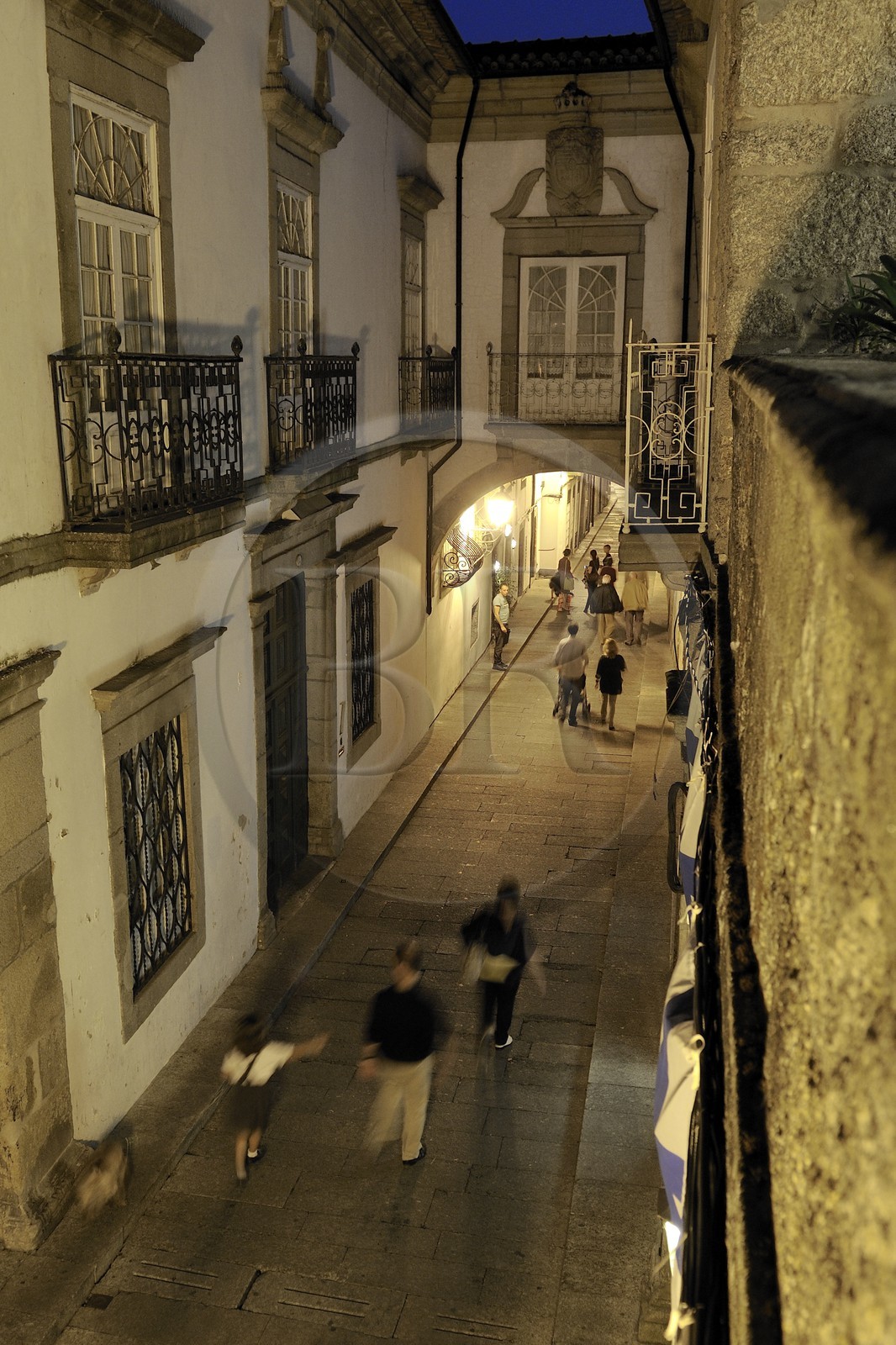 Portugal, région du Minho, Guimaraes, ville classée Patrimoine Mondial de l' UNESCO, rue Santa Maria la plus ancienne de la ville