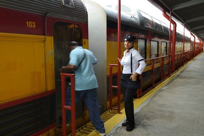 Panama, Panama Canal Railway au départ de Panama City, ligne de train historique qui relie la ville de Panama et Colon en longeant le canal de Panama et traversant l'isthme