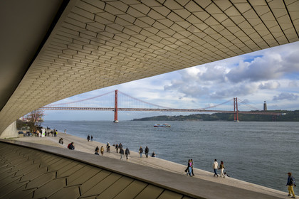 Portugal, Lisbon, Belem district, MAAT (Museum of Art, Architecture and Technology or Museu de Arte, Arquitetura e Tecnologia) on the banks of the Tagus, inaugurated in 2016 and designed by British architect Amanda Levete, the Ponte 25 de Abril bridge in the background