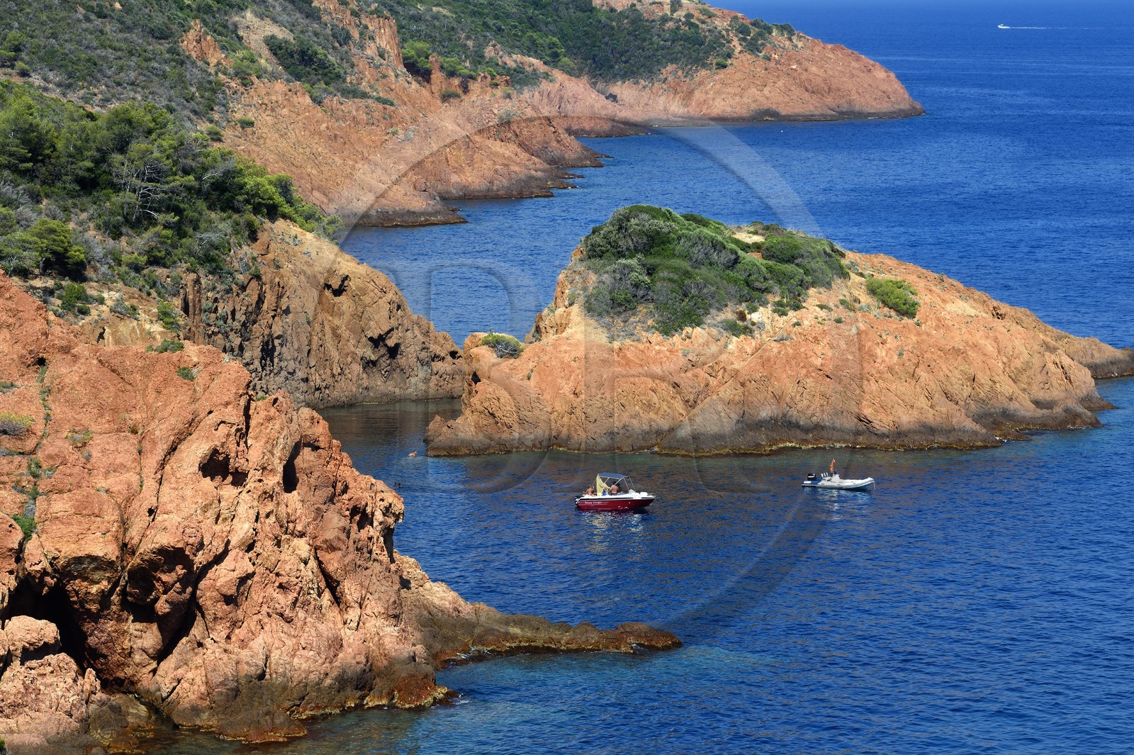 France, Var (83), Agay commune de Saint-Raphaël, massif de l'Estérel, Massif du Cap Roux, la Corniche d'Or, calanque de Saint-Barthélemy