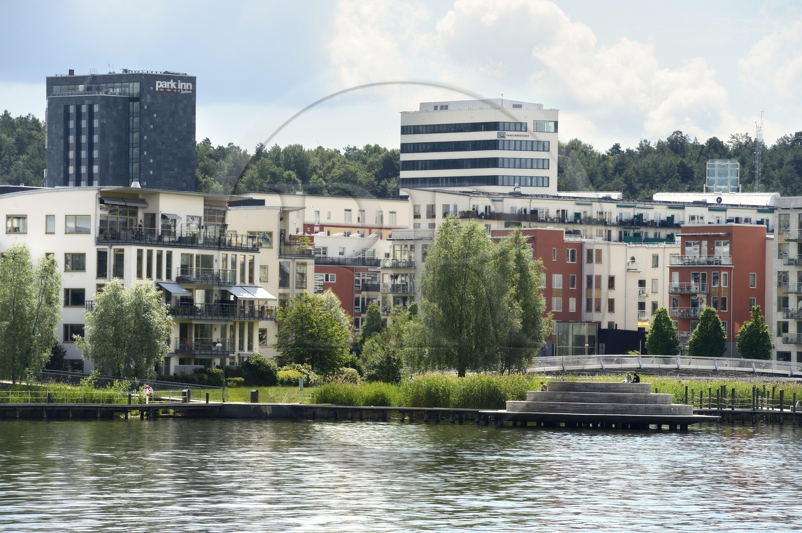 Suède, Stockholm, l'écoquartier Hammarby Sjostad précurseur en matière de développement durable, le lac Hammarby