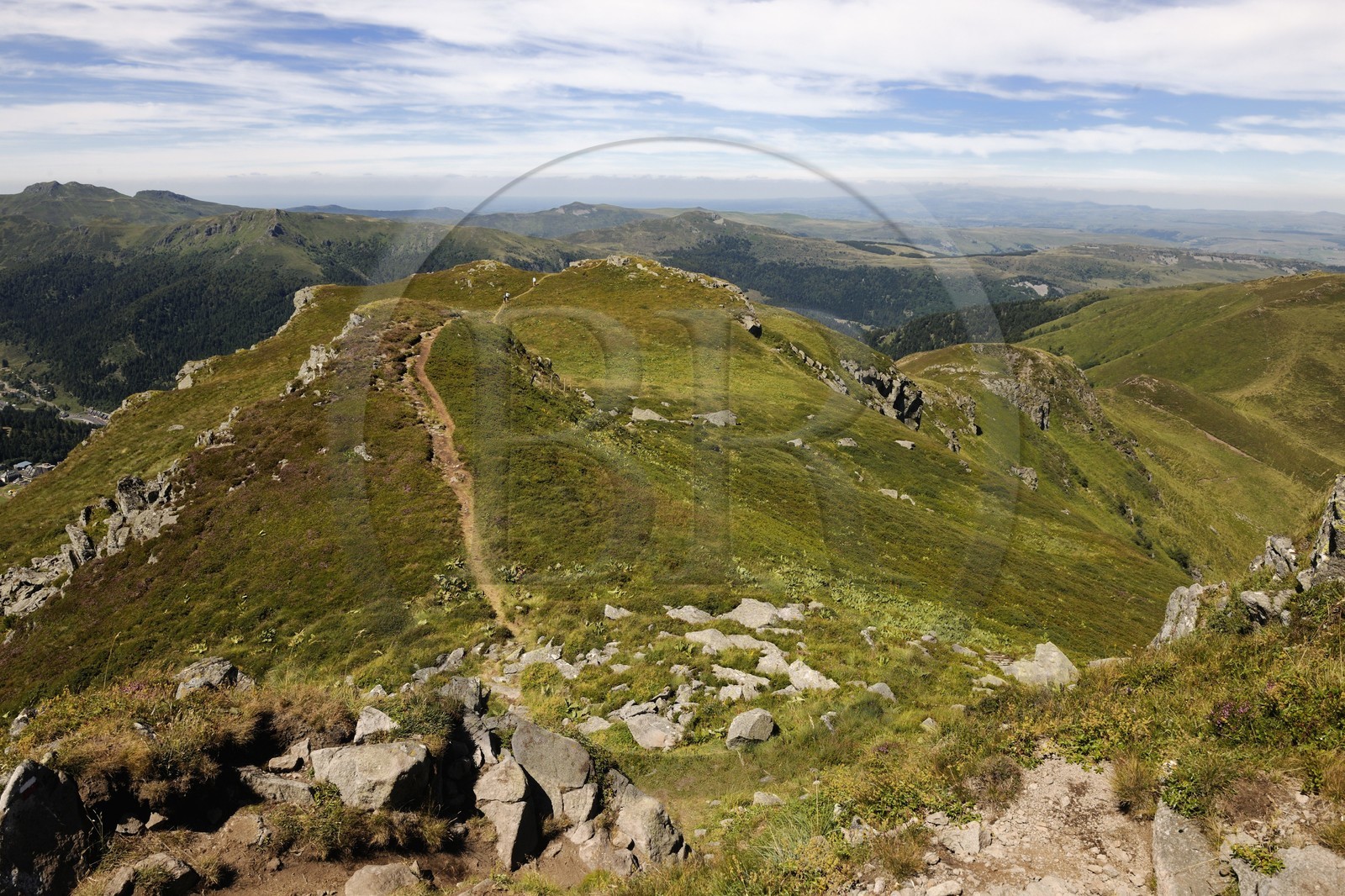 France, Cantal (15), monts du Cantal, Parc Naturel Régional des Volcans d' Auvergne, la station de montagne Super Lioran au sommet du Plomb du Cantal (1855m)