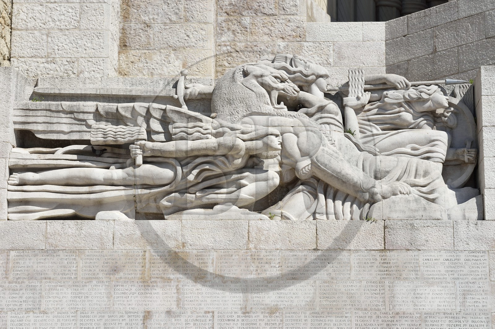 France, Alpes-Maritimes, Nice, the old port, Place Guynemer, Art deco war Memorial
