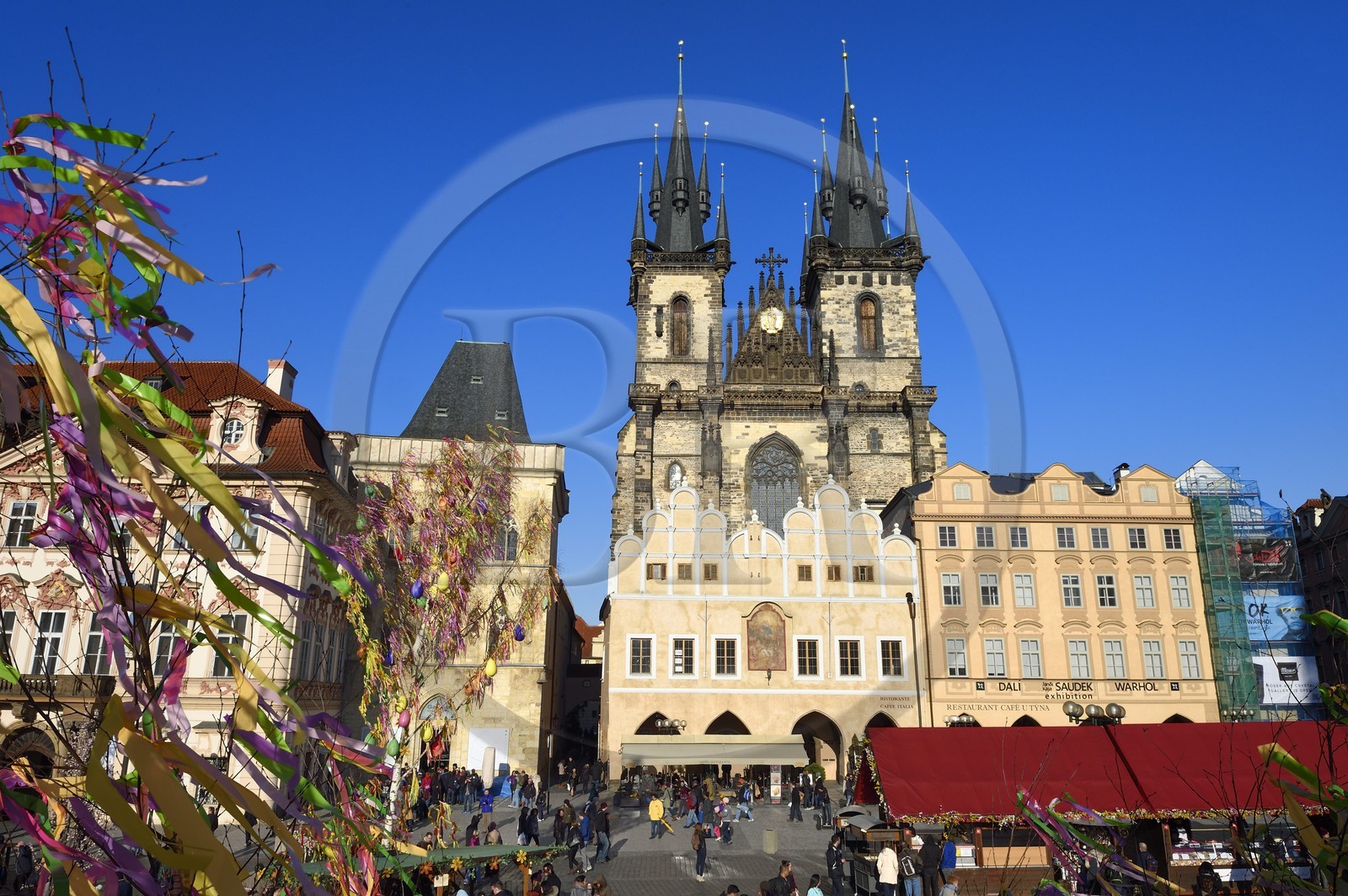 République Tchèque, Prague, centre historique classé Patrimoine Mondial de l'UNESCO, la vieille ville (Stare Mesto), place de la vieille ville (Staromestske namesti), l'église Notre-Dame-du-Tyn