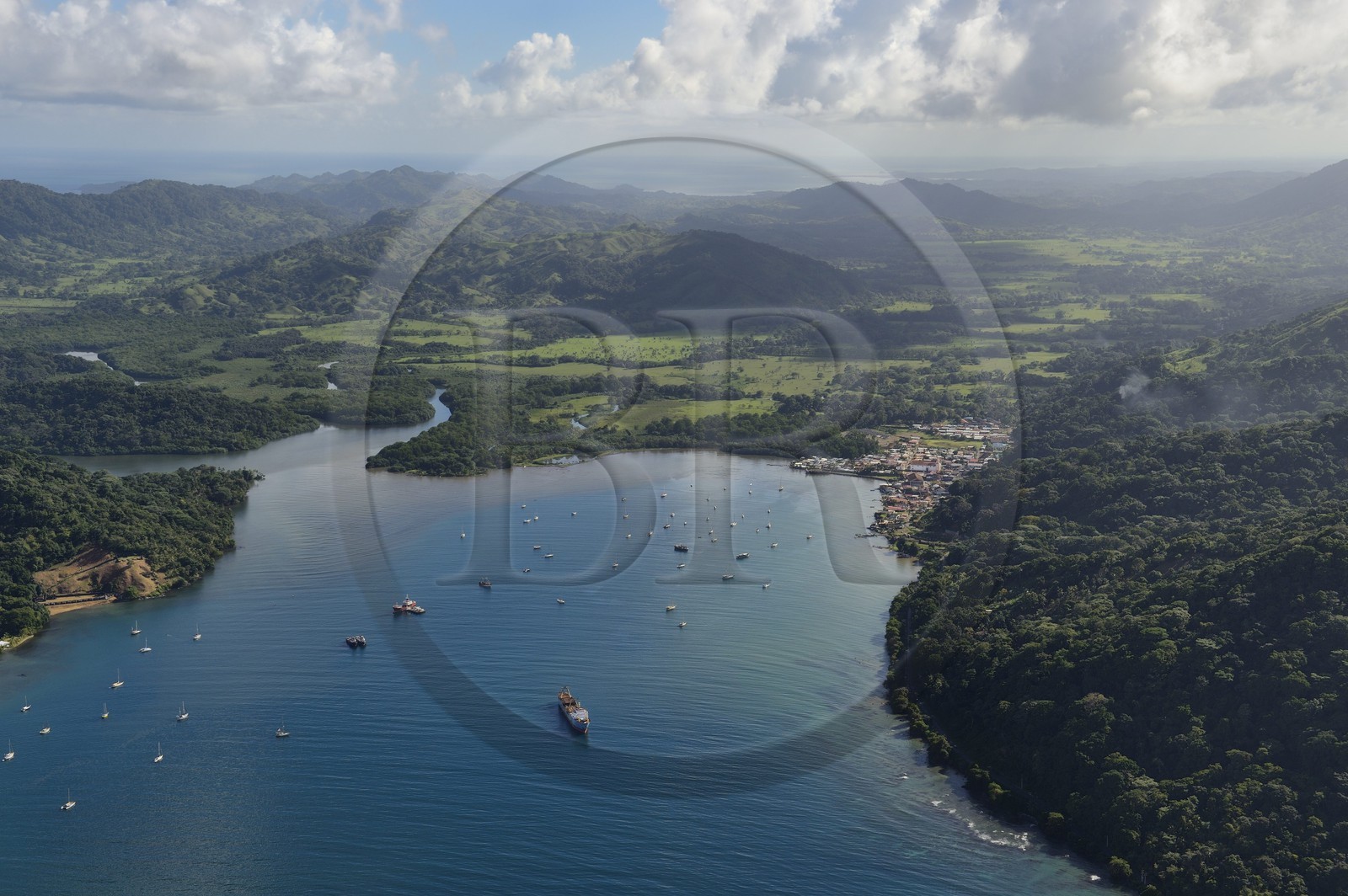 Panama, province de Colon, Portobelo, classé Patrimoine Mondial de l'UNESCO et sa baie (vue aérienne)