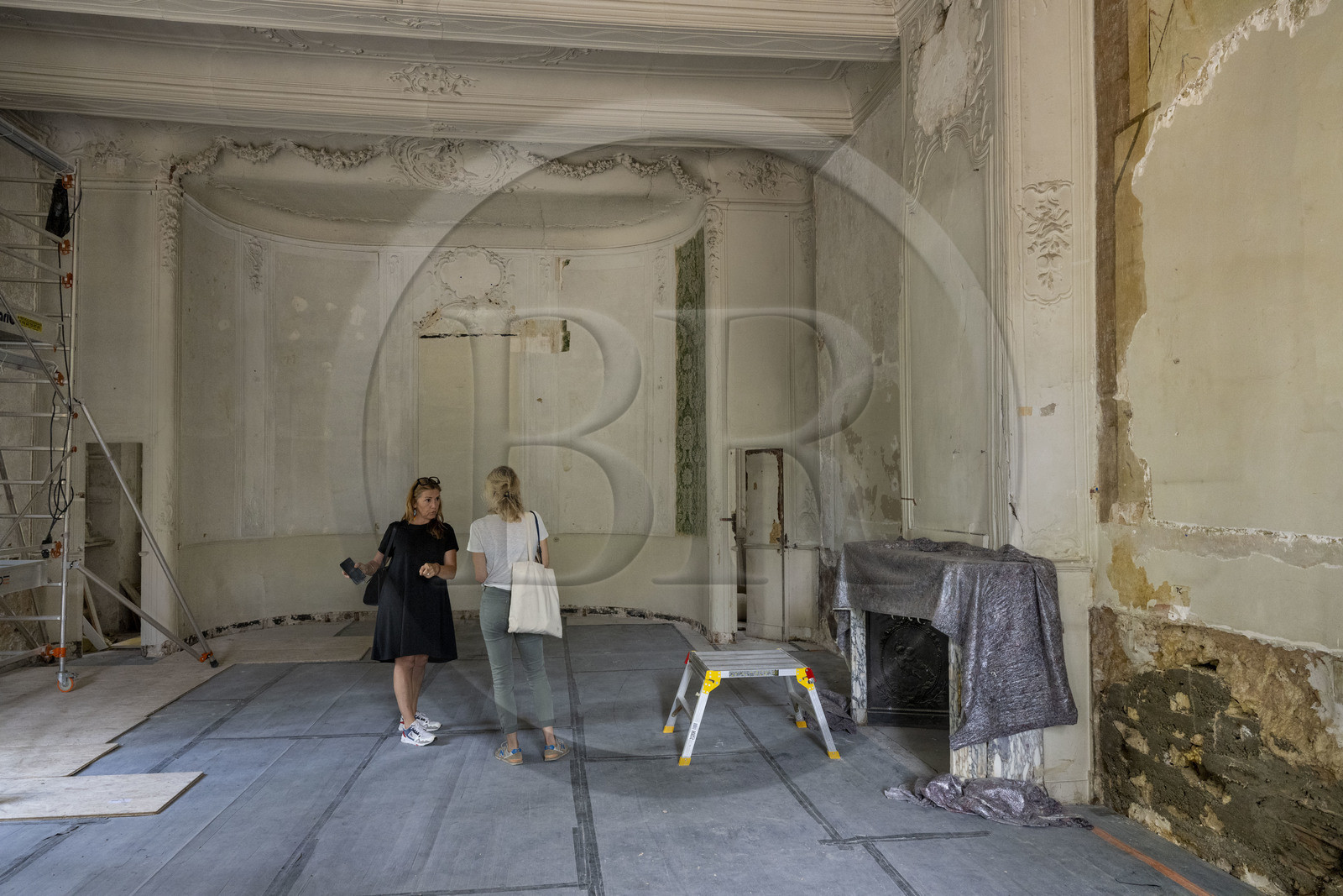 France, Bouches du Rhone, Aix en Provence, Bastide du Jas de Bouffan, former home of Paul Cezanne from 1859 to 1899, on the right fragments of a painting attributed to Paul Cezanne and called by its discoverers L'Entrée du Port, discovered in August 2023 during renovation work on the grand salon