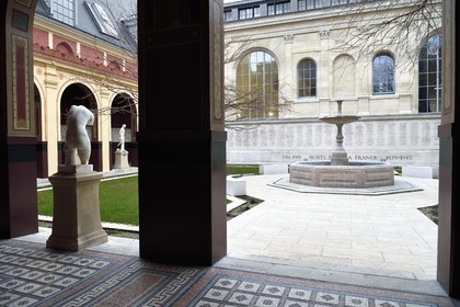 France, Paris (75), quartier de Saint-Germain-des-Prés, Ecole nationale supérieure des Beaux-Arts, Cour du Murier