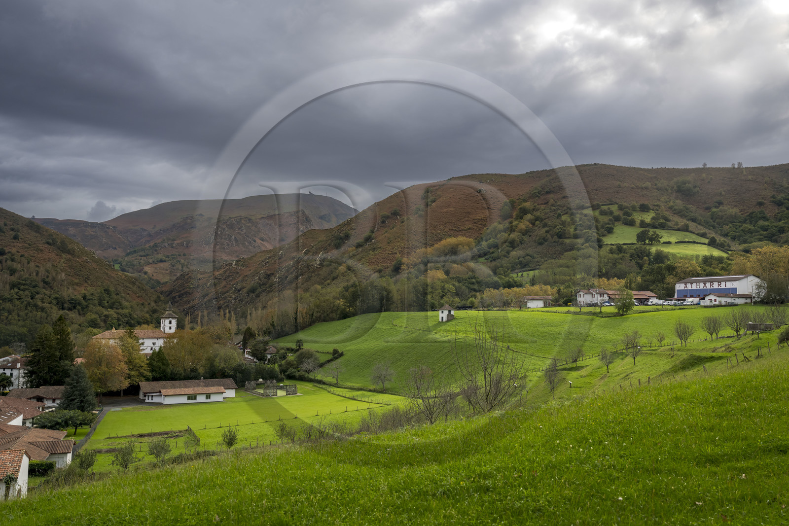 France, Pyrénées-Atlantiques (64), Pays-Basque, Itxassou, église Saint-Fructueux