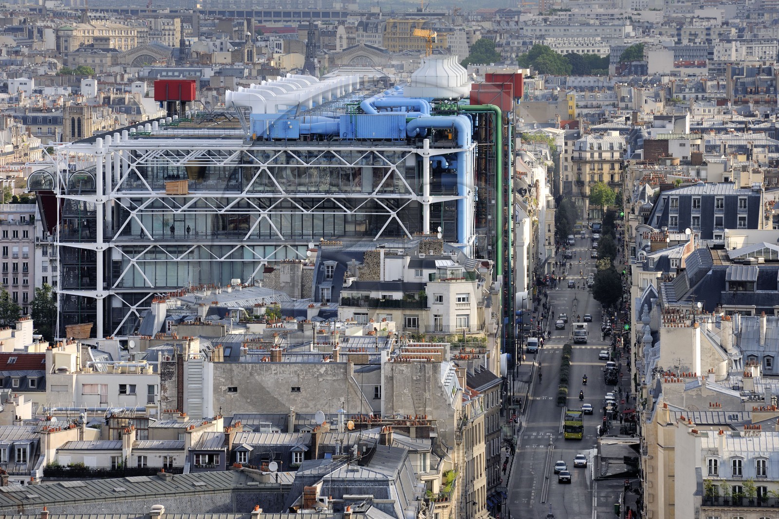 France, Paris (75), Centre Pompidou ou Beaubourg, des architectes Renzo Piano, Richard Rogers et Gianfranco Franchini, et la perspaective de la rue Beaubourg