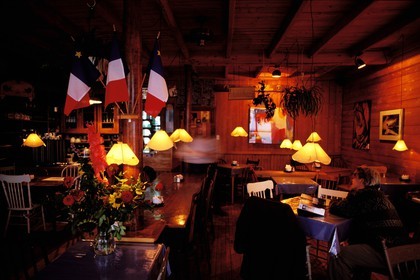 Canada, province de Québec, îles de la Madeleine, île du Havre aux Maisons, l'Aubert, café aux couleurs acadiennes