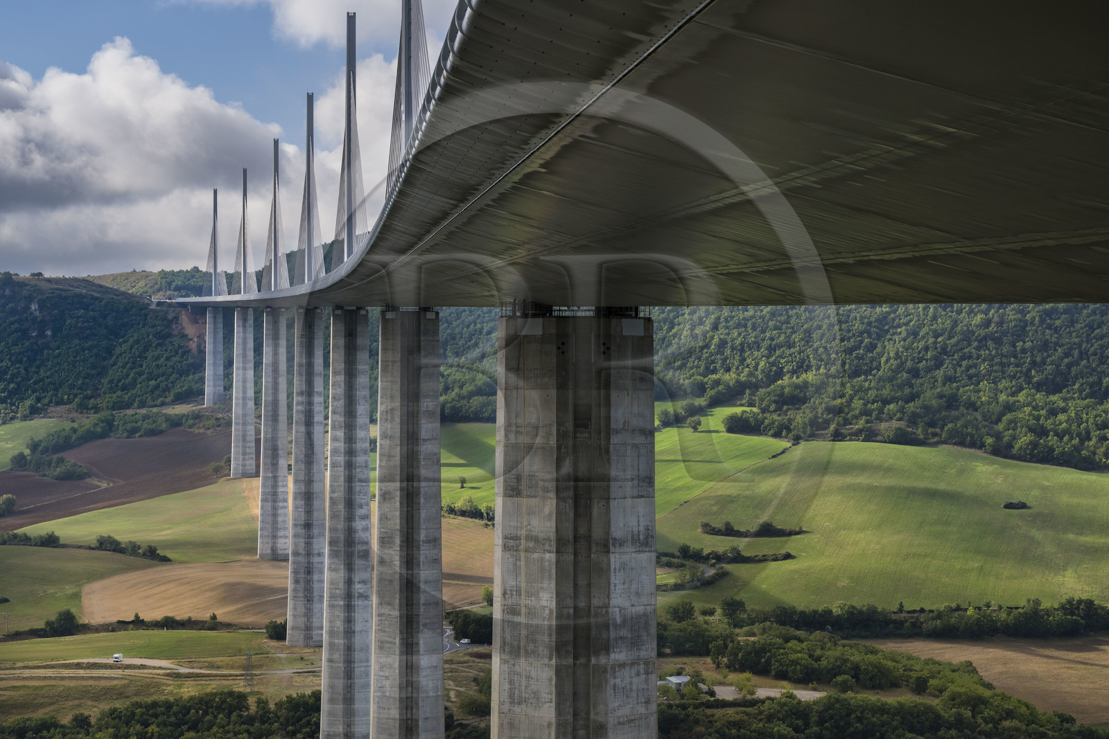 France, Aveyron, Grands Causses regional natural park, Millau, the Millau viaduct by architects Michel Virlogeux and Norman Foster, between the Causse du Larzac and the Causse de Sauveterre above the Tarn river