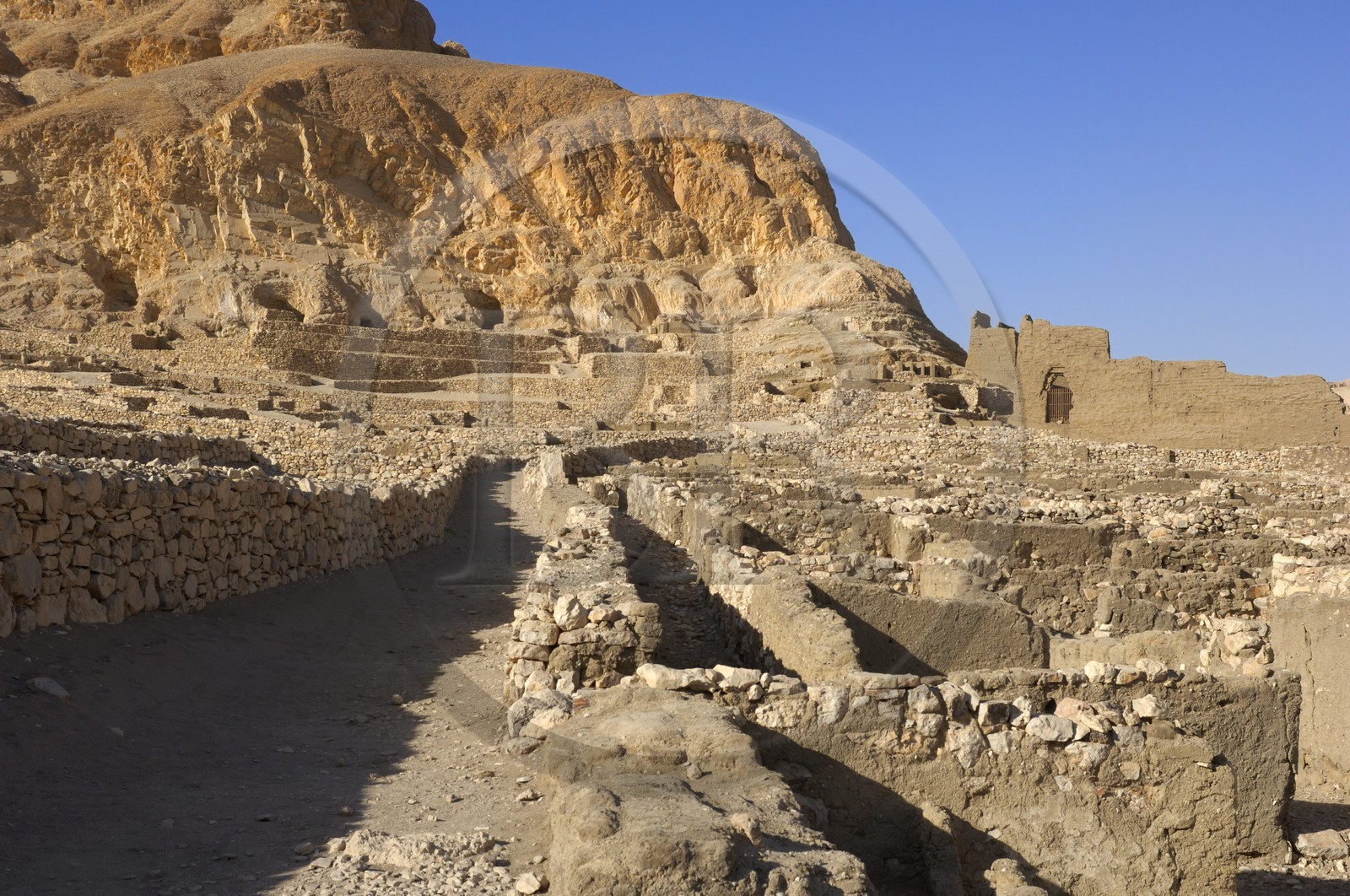 Egypte, Haute Egypte, vallée du Nil, environs de Louxor, nécropole thébaine classée Patrimoine Mondial de l'UNESCO, Thèbes Ouest, Deir el-Medina , la vallée des Artisans