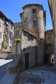 France, Alpes-de-Haute-Provence (04), Annot, ruelle médiévale dans le vieux bourg