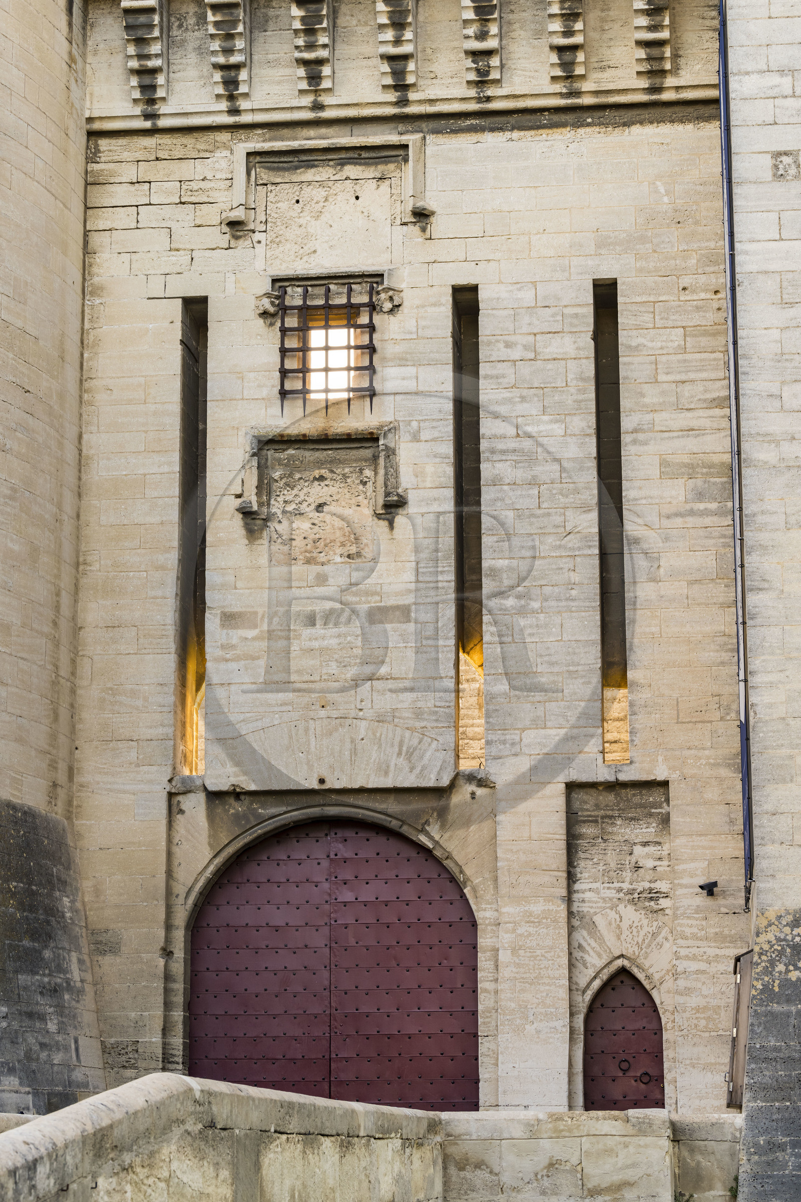 France, Bouches-du-Rhône (13), Tarascon, le chateau du roi René datant du XVe siècle, ancien pont levis